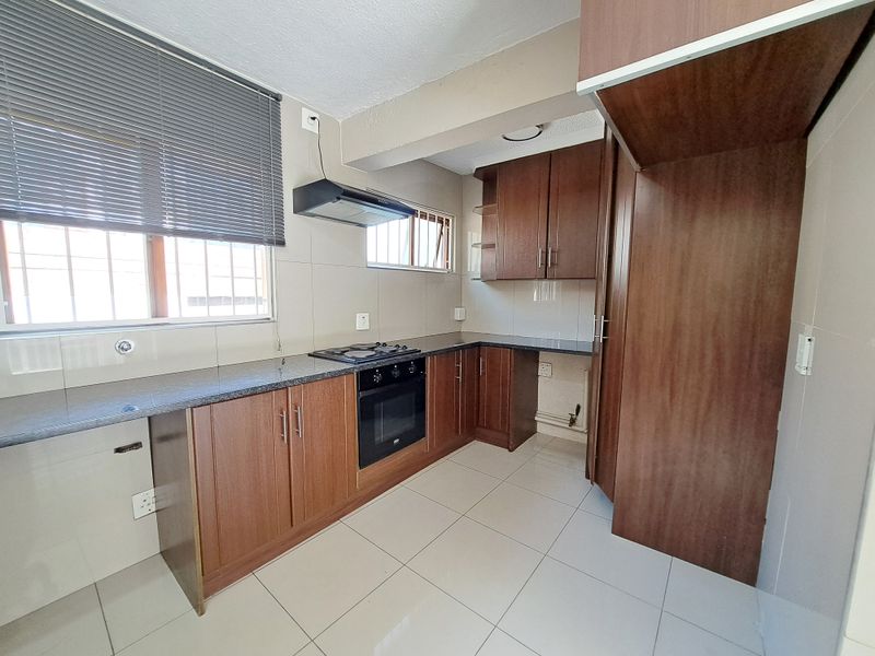Charming Townhouse in Morningside - Photo 7