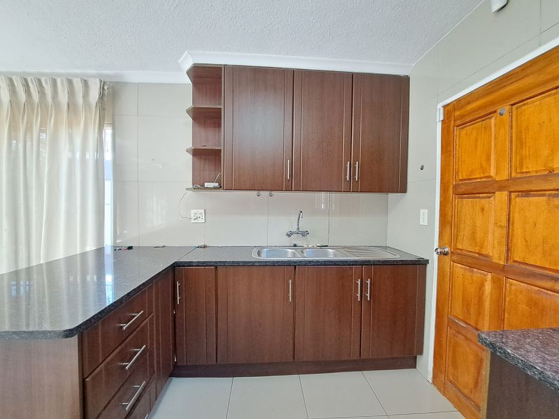 Charming Townhouse in Morningside - Photo 6