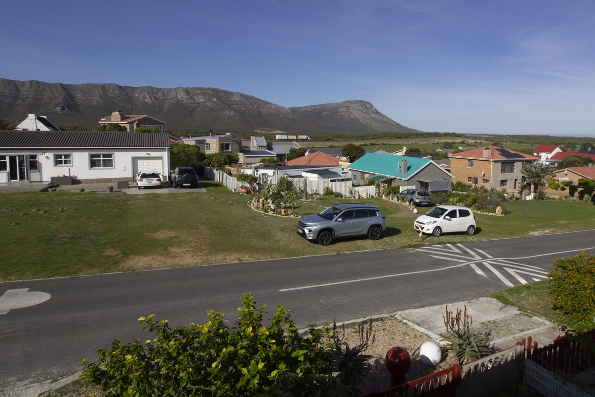 LARGE COASTAL HOME, PRIME INVESTMENT, FLAT RENTAL INCOME - Photo 5