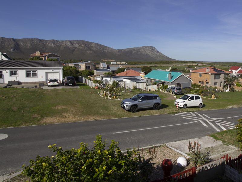 LARGE COASTAL HOME, PRIME INVESTMENT, FLAT RENTAL INCOME - Photo 5