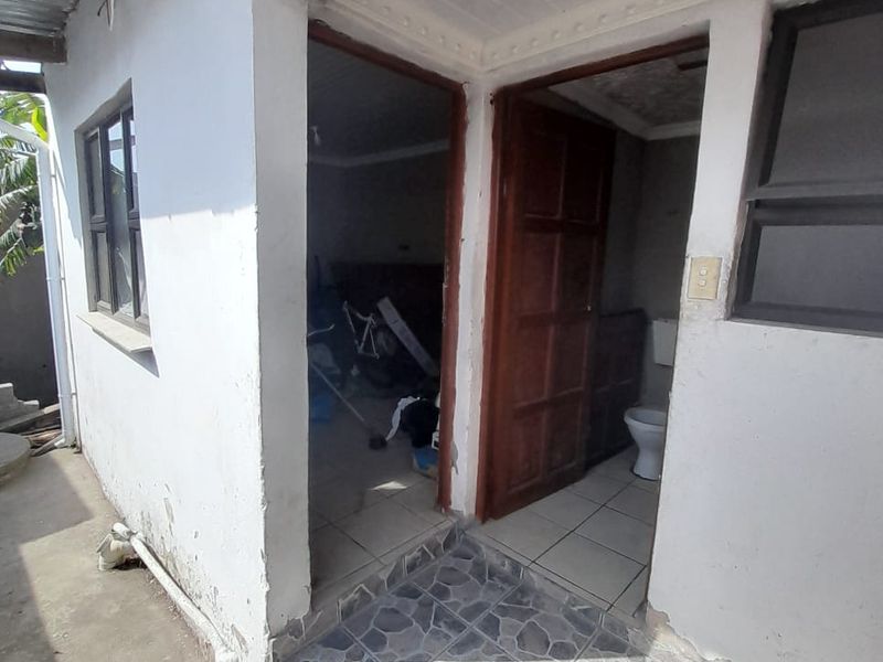 Lovely Home With Lots Of Potential - Photo 3