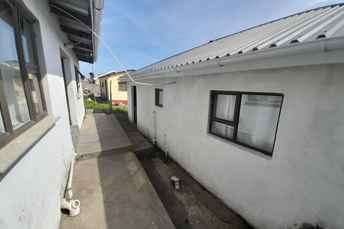 Lovely Home With Lots Of Potential - Photo 5