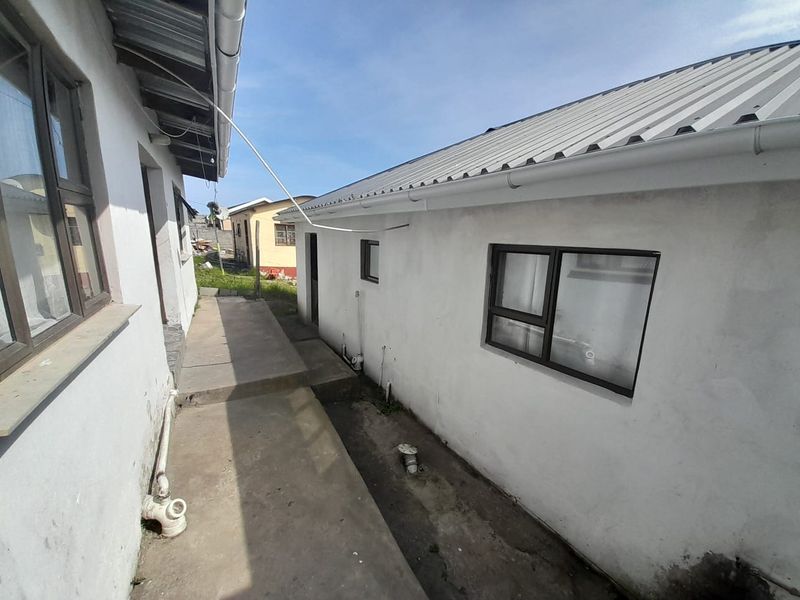 Lovely Home With Lots Of Potential - Photo 5