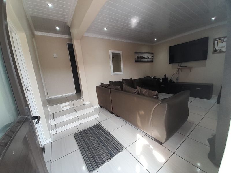 Lovely Home With Lots Of Potential - Photo 10