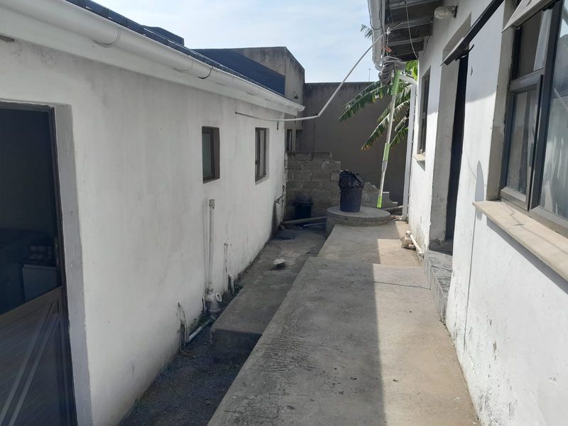 Lovely Home With Lots Of Potential - Photo 7