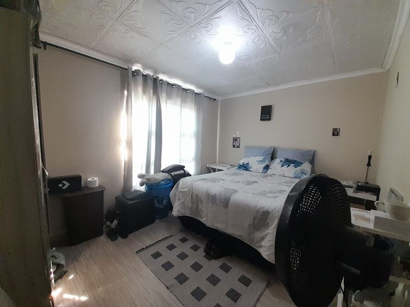 Lovely Home With Lots Of Potential - Photo 6