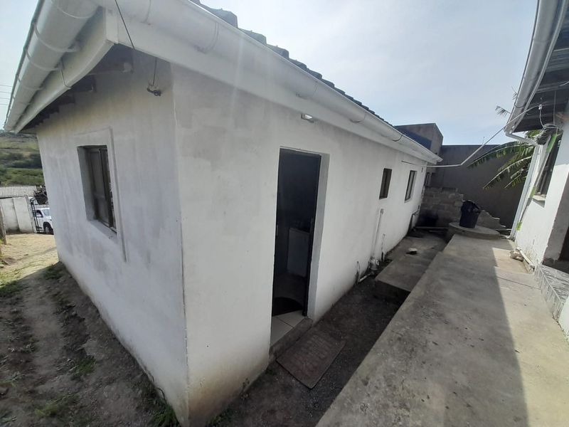 Lovely Home With Lots Of Potential - Photo 4