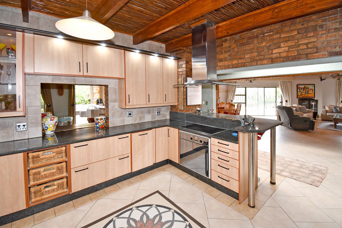Peaceful 6-Bedroom Homestead – Comfort and Space Combined Chartwell/Farmall - Photo 3