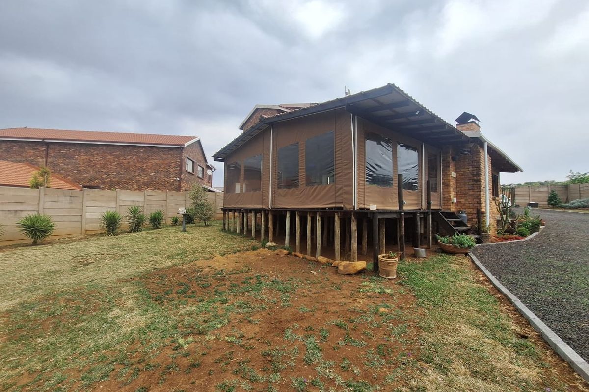 Big Home With a View - Photo 5