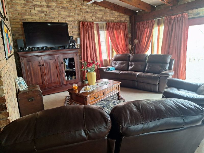 Big Home With a View - Photo 9