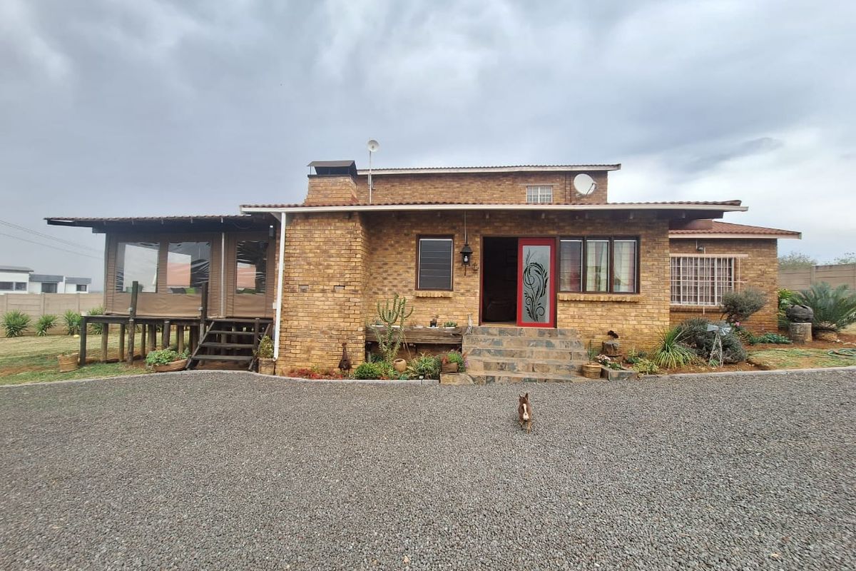 Big Home With a View - Photo 2