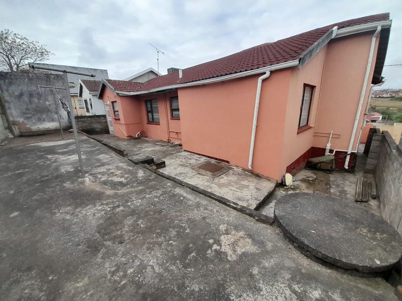 A Neatly kept Family Home - Photo 4