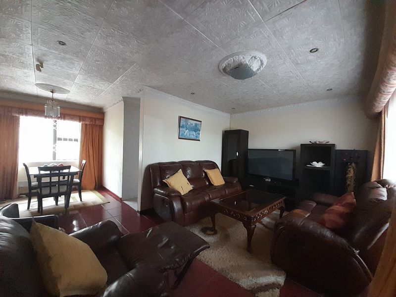 A Neatly kept Family Home - Photo 8