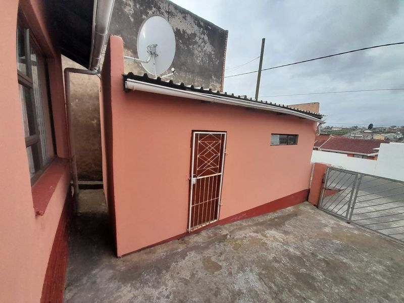 A Neatly kept Family Home - Photo 6