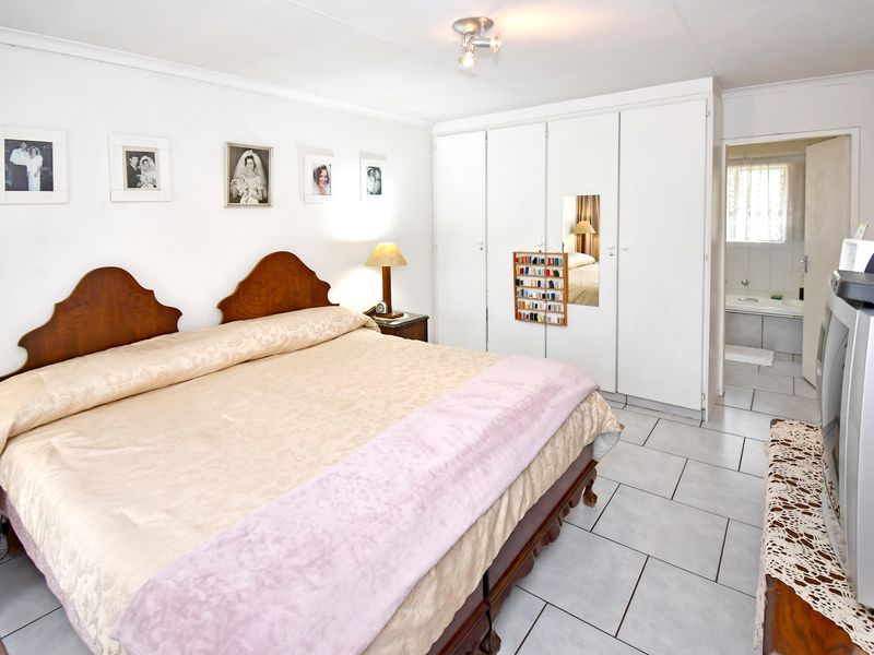 Live the Country Dream – Charming 2-Bedroom Farmhouse on an Expansive Plot Farmall/Chartwell - Photo 7