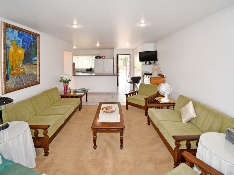 Live the Country Dream – Charming 2-Bedroom Farmhouse on an Expansive Plot Farmall/Chartwell - Photo 6