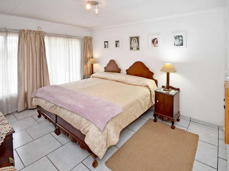 Live the Country Dream – Charming 2-Bedroom Farmhouse on an Expansive Plot Farmall/Chartwell - Photo 8