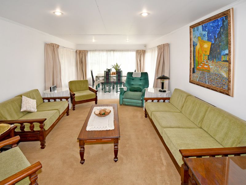 Live the Country Dream – Charming 2-Bedroom Farmhouse on an Expansive Plot Farmall/Chartwell - Photo 5