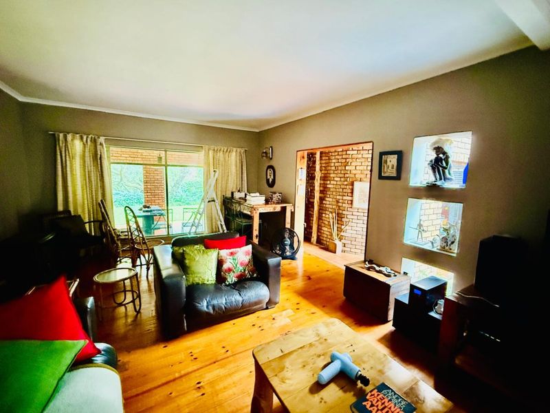 Family 4 Bedroom Home with Pool, Borehole & Beautiful Garden. - Photo 8