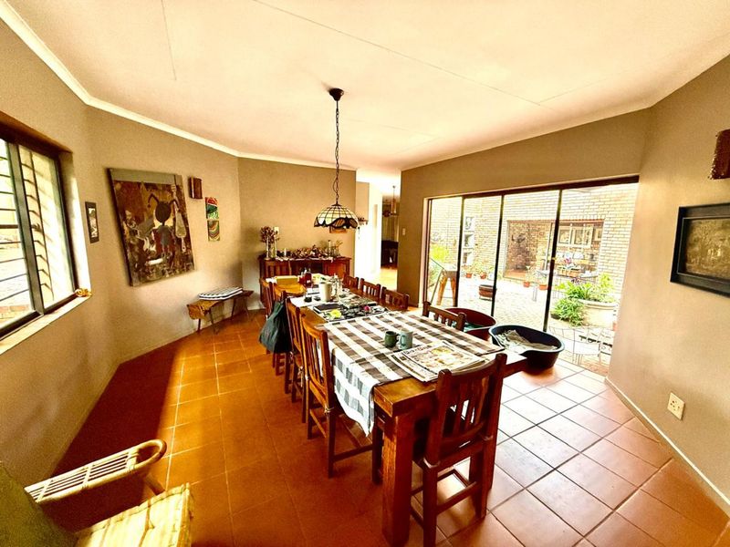 Family 4 Bedroom Home with Pool, Borehole & Beautiful Garden. - Photo 6