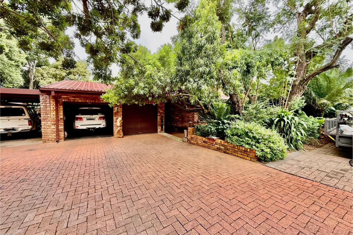 Family 4 Bedroom Home with Pool, Borehole & Beautiful Garden. - Photo 2