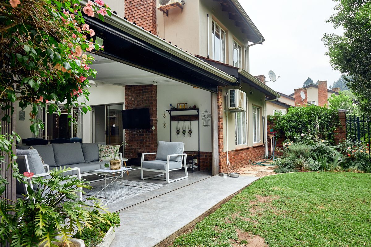 3 Bedroom 2 Bathroom Townhouse - Best in the complex - Photo 2