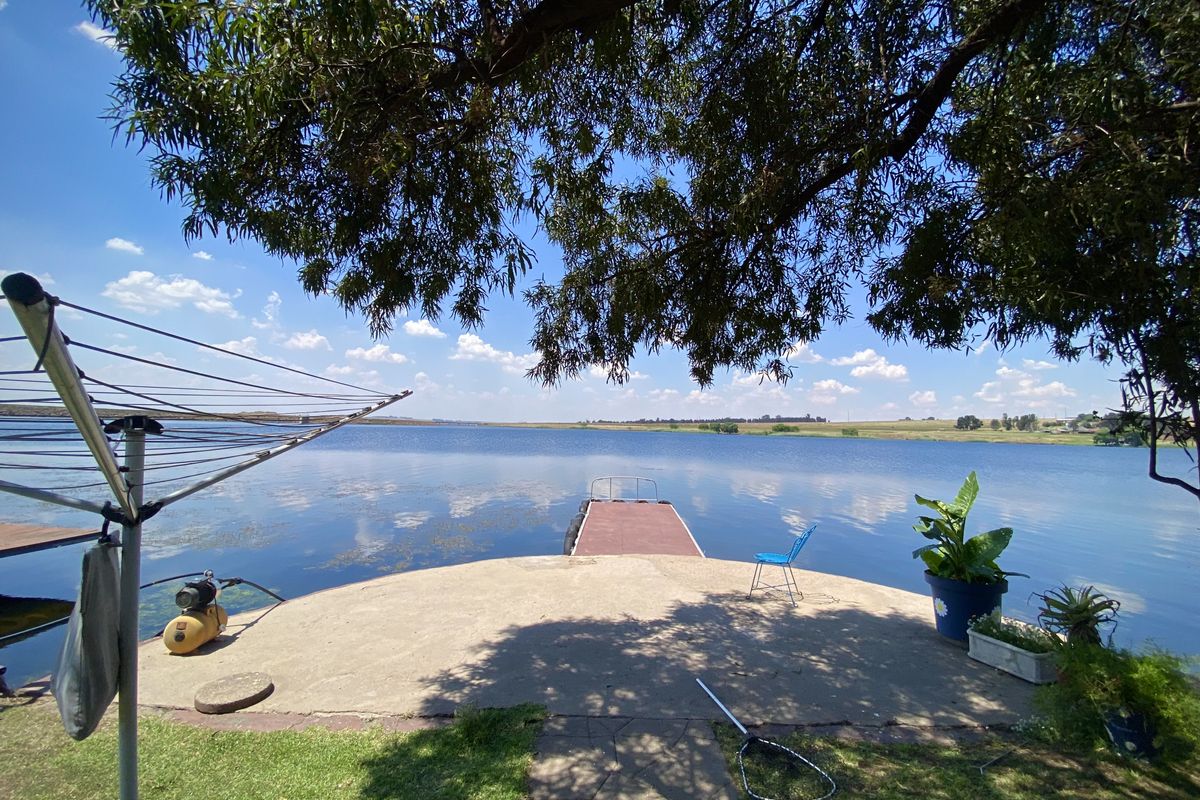 A Feel Good Family Home Amongst Leafy Serenity - Photo 4