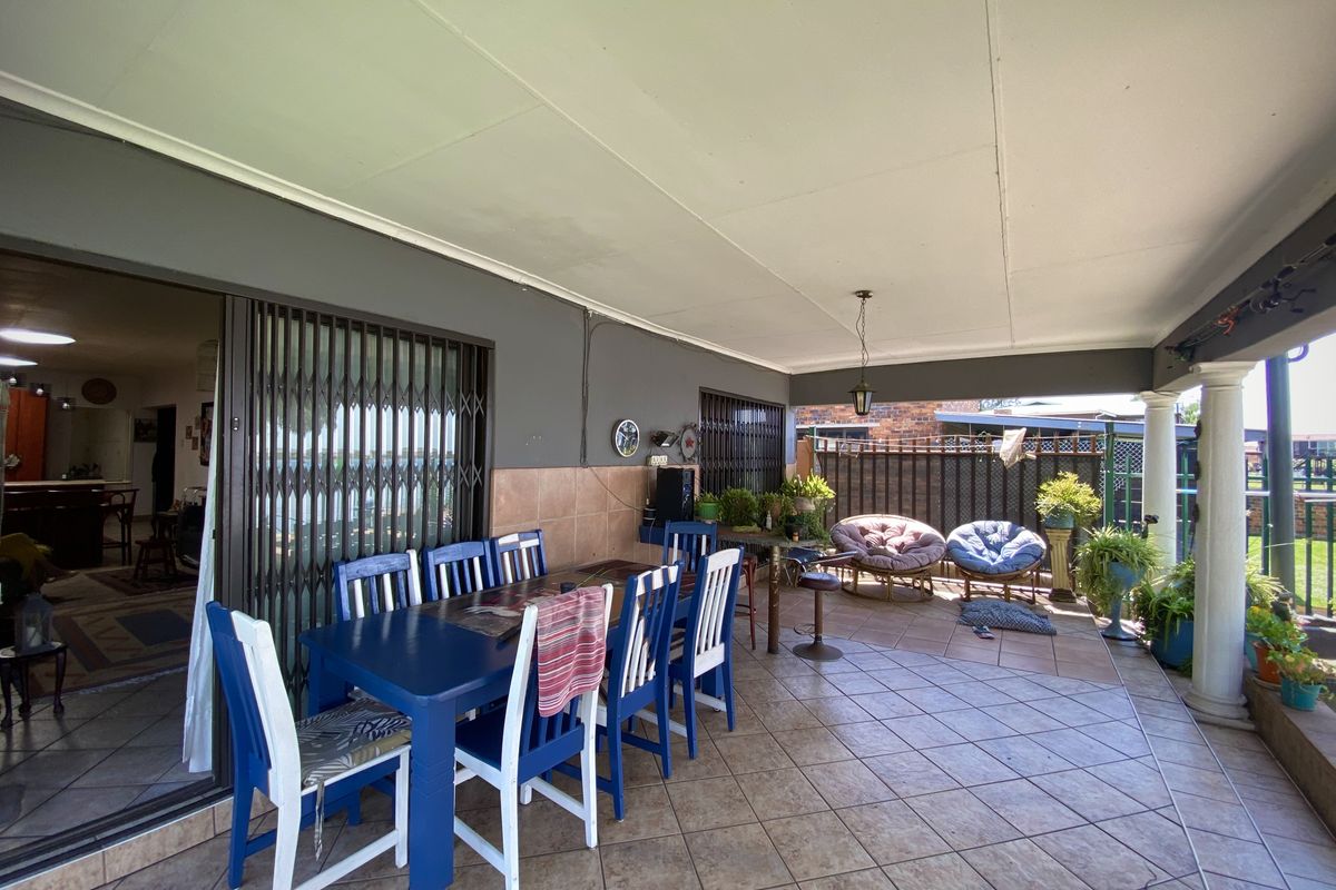 A Feel Good Family Home Amongst Leafy Serenity - Photo 2