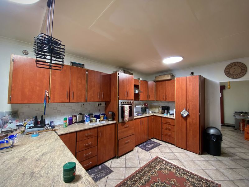 A Feel Good Family Home Amongst Leafy Serenity - Photo 9