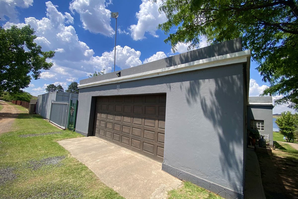 A Feel Good Family Home Amongst Leafy Serenity - Photo 5