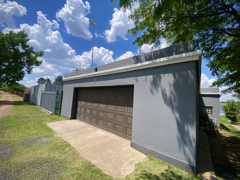 A Feel Good Family Home Amongst Leafy Serenity - Photo 5