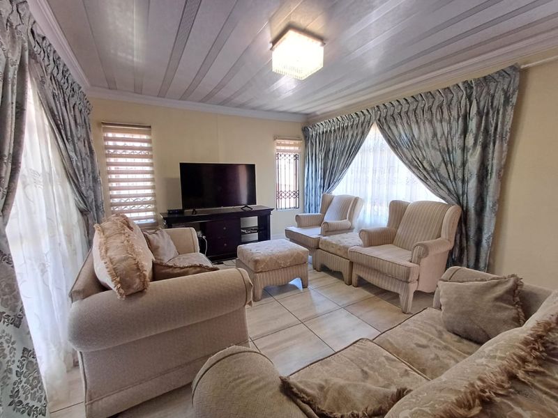 Charming 3-bedroom home in Theresapark - Photo 5