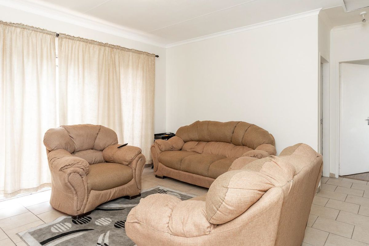 Move-In Ready 2-Bed Apartment with Balcony & Built-In Braai – Offers Welcome! - Photo 4