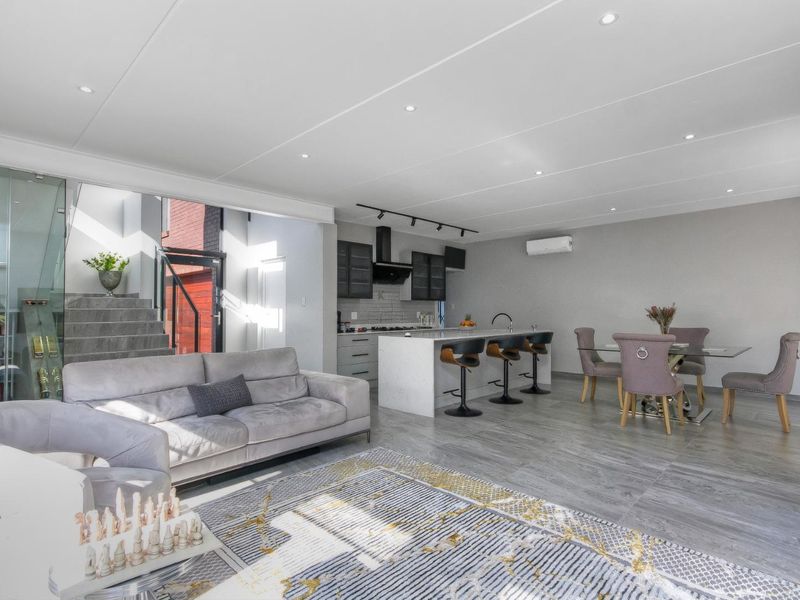 4 Bedroom House for Sale in Carlswald - Photo 9