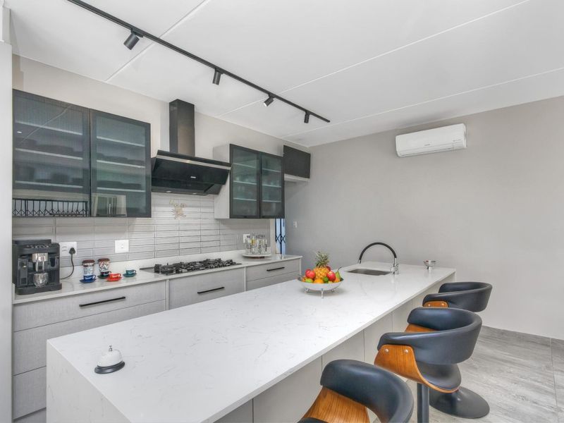 4 Bedroom House for Sale in Carlswald - Photo 4