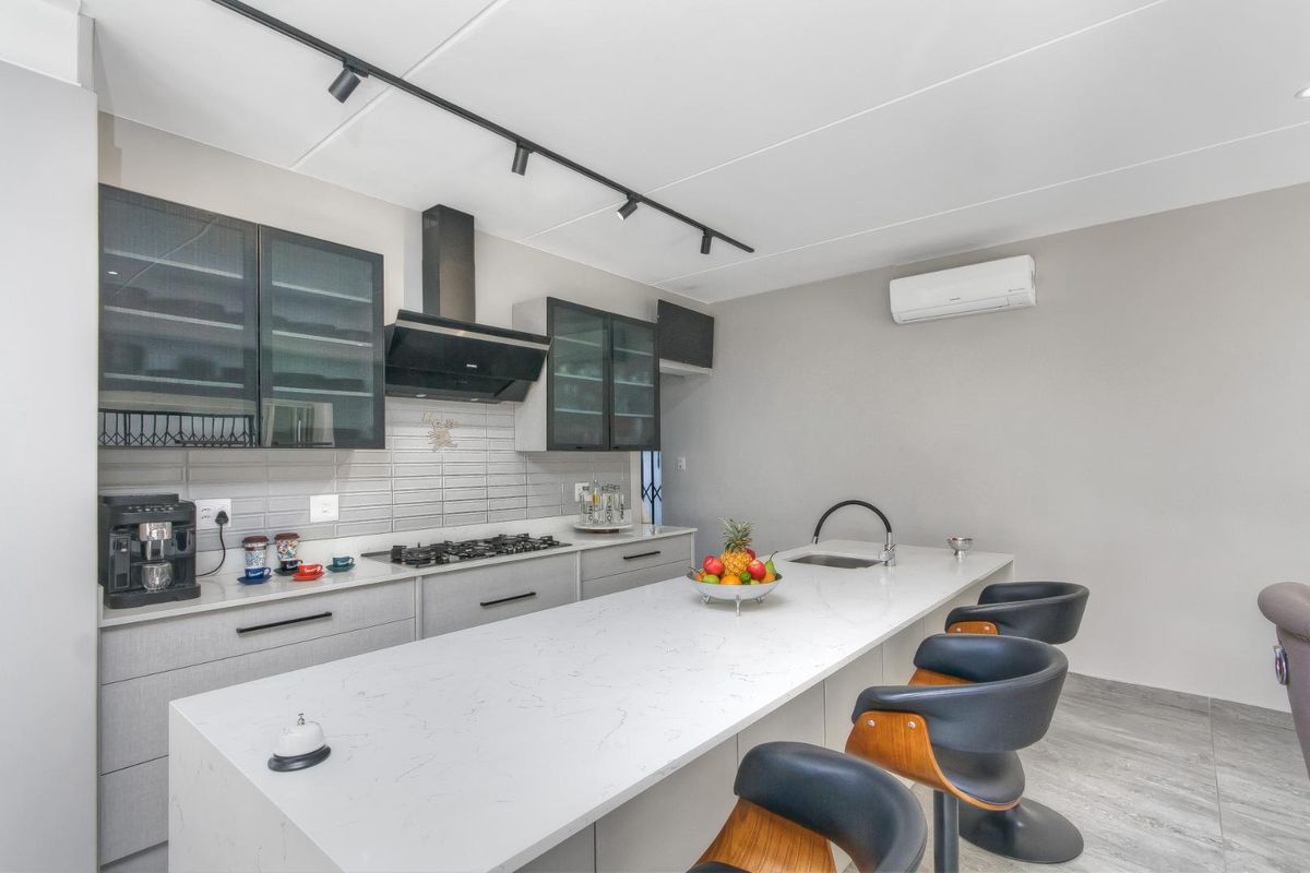 4 Bedroom House for Sale in Carlswald - Photo 4