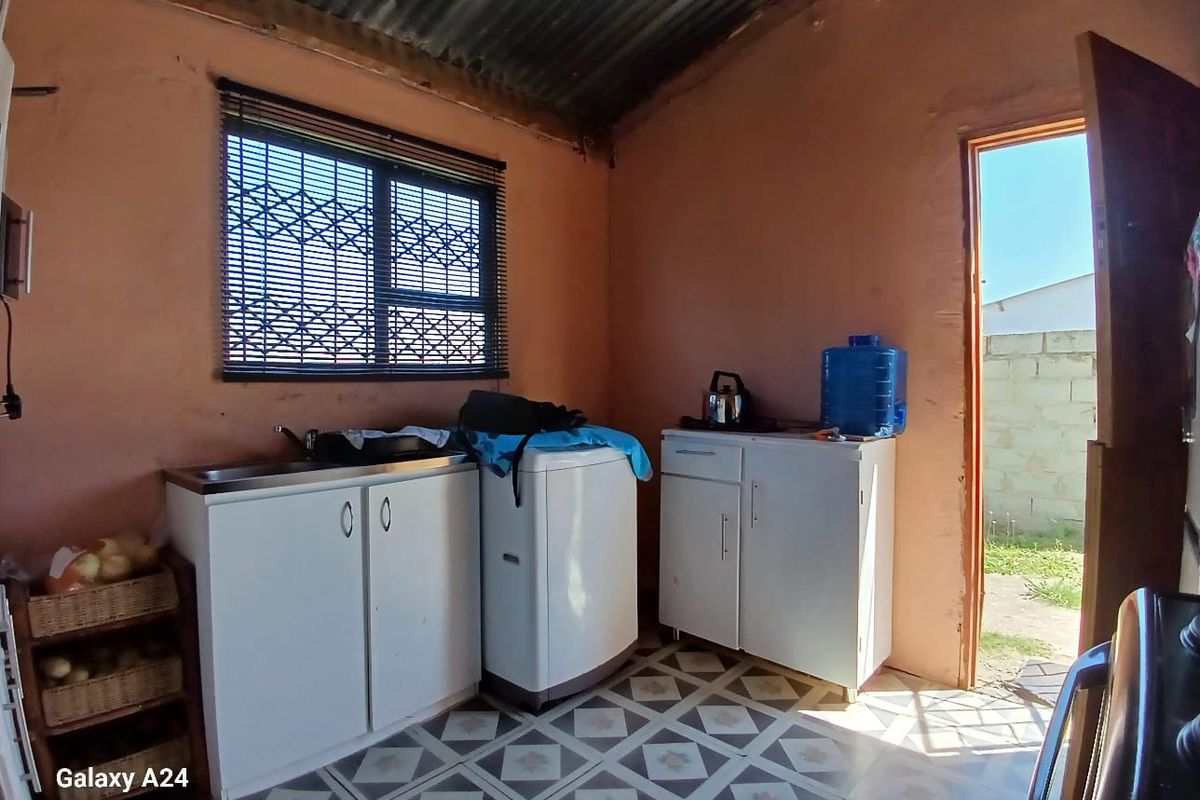 2 Bedroom, 1 bathroom House in Unit P Mdatsane - Photo 5