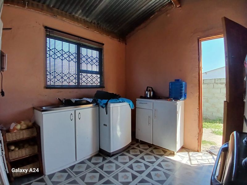 2 Bedroom, 1 bathroom House in Unit P Mdatsane - Photo 5