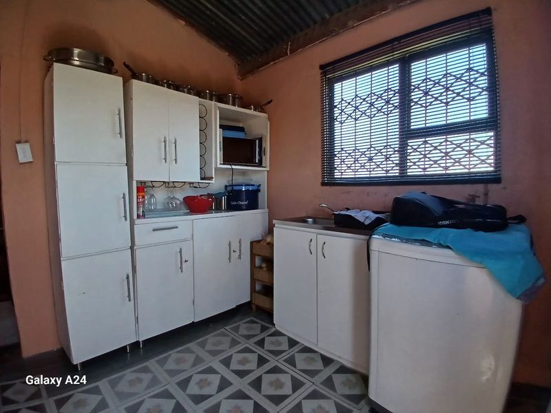 2 Bedroom, 1 bathroom House in Unit P Mdatsane - Photo 6