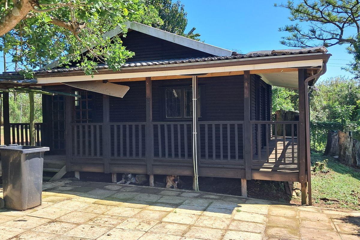 Spacious 4/5 Bedroom Home with Stunning Views and Bordering Msinsi Game Reserve - Photo 4