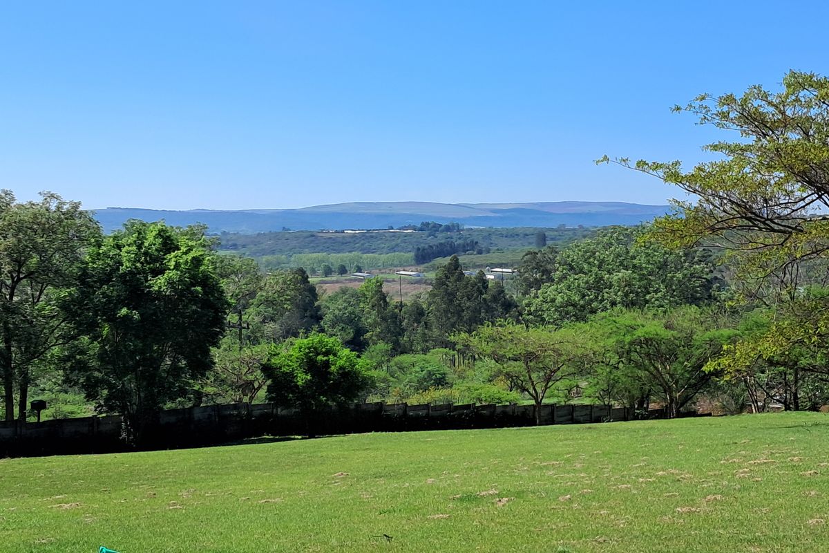 Spacious 4/5 Bedroom Home with Stunning Views and Bordering Msinsi Game Reserve - Photo 2