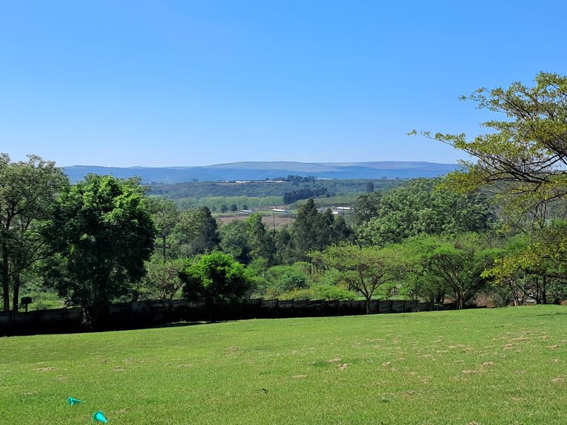 Spacious 4/5 Bedroom Home with Stunning Views and Bordering Msinsi Game Reserve - Photo 2