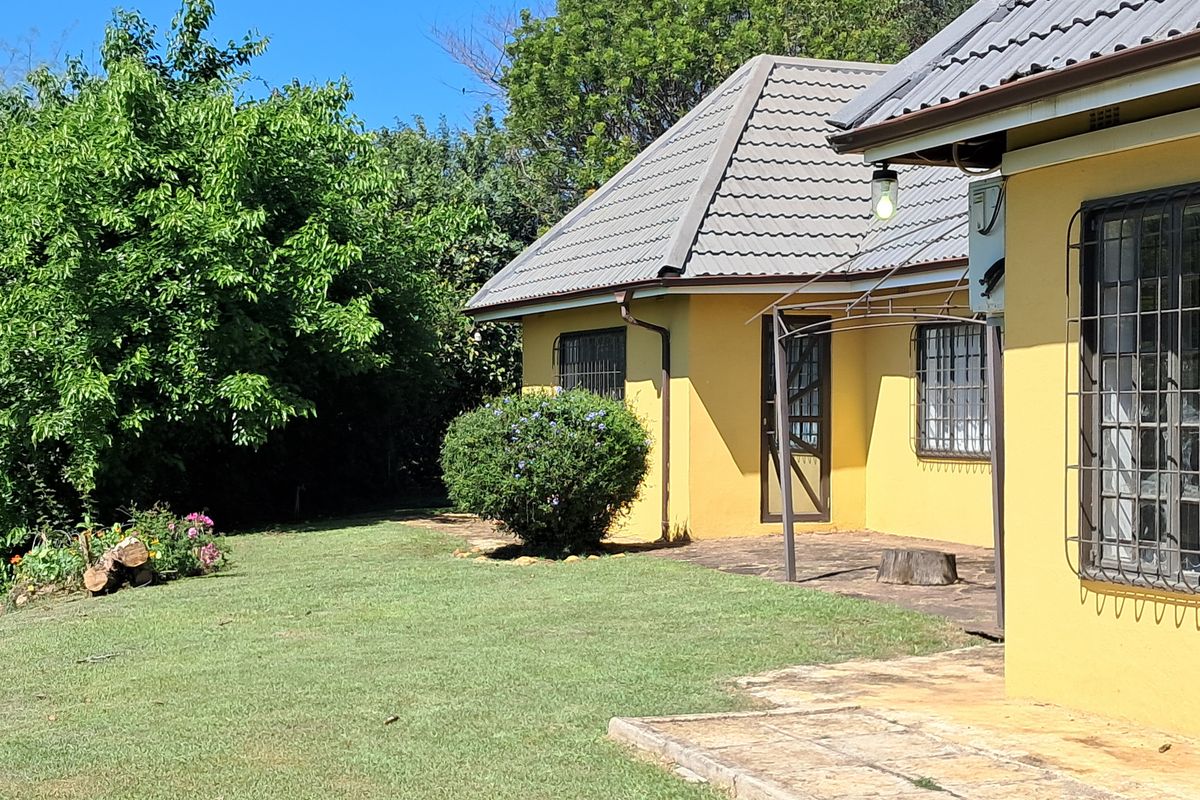 Spacious 4/5 Bedroom Home with Stunning Views and Bordering Msinsi Game Reserve - Photo 3