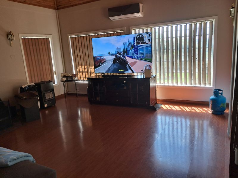 Spacious 4/5 Bedroom Home with Stunning Views and Bordering Msinsi Game Reserve - Photo 6