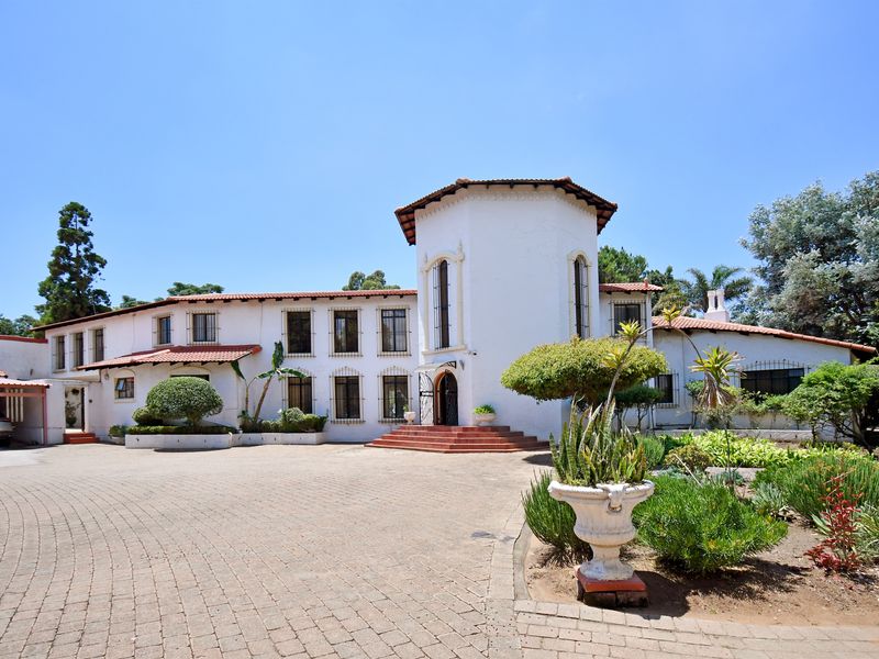 A Private Estate of Distinction – Luxury Living, Multiple Residences & Resort-Style Grounds - Photo 3