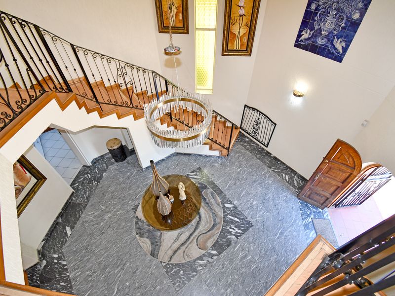 A Private Estate of Distinction – Luxury Living, Multiple Residences & Resort-Style Grounds - Photo 7