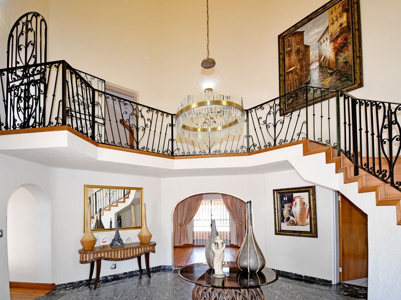 A Private Estate of Distinction – Luxury Living, Multiple Residences & Resort-Style Grounds - Photo 6