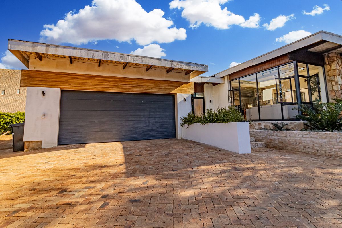 Stunning Modern Family Home with Flatlet, Borehole & Income Potential – Fairlands - Photo 2