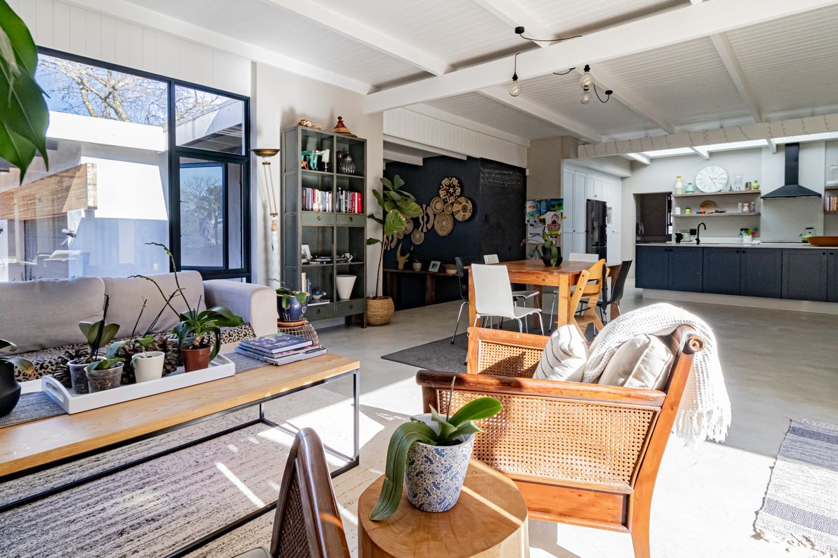 Stunning Modern Family Home with Flatlet, Borehole & Income Potential – Fairlands - Photo 4