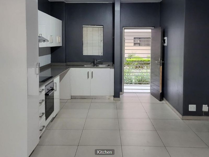 Stylish 3 Bedroom Apartment with Private Garden & Patio in Secure Luxury Estate – North Riding - Photo 7